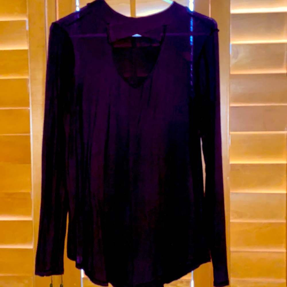 Maurices 24/7 V crisscross neck